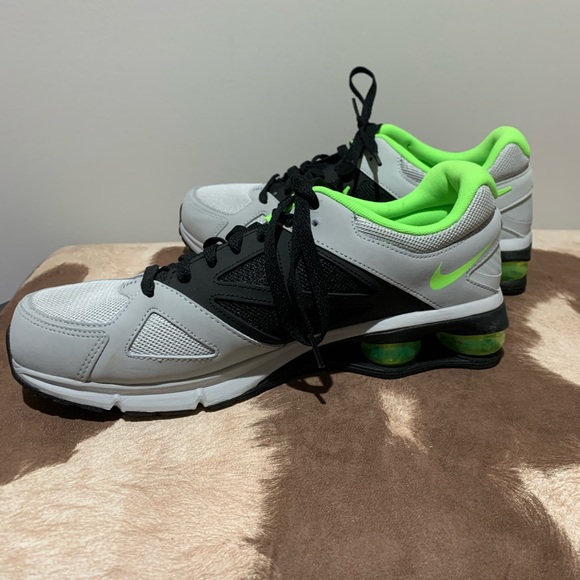 Nike shoes - Picture 2 of 5